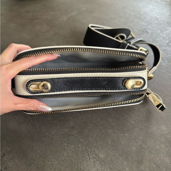 Marc Jacobs The Snapshot Black and Gold Crossbody Camera Bag - Picture 4 of 4